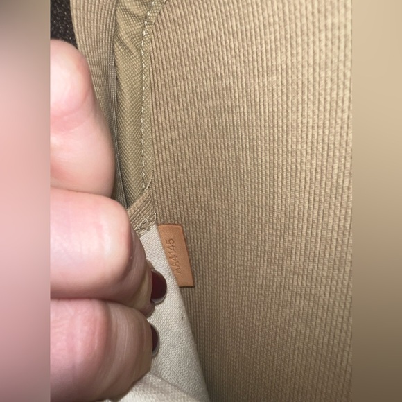 Louis Vuitton Travel Bag - Picture 7 of 11